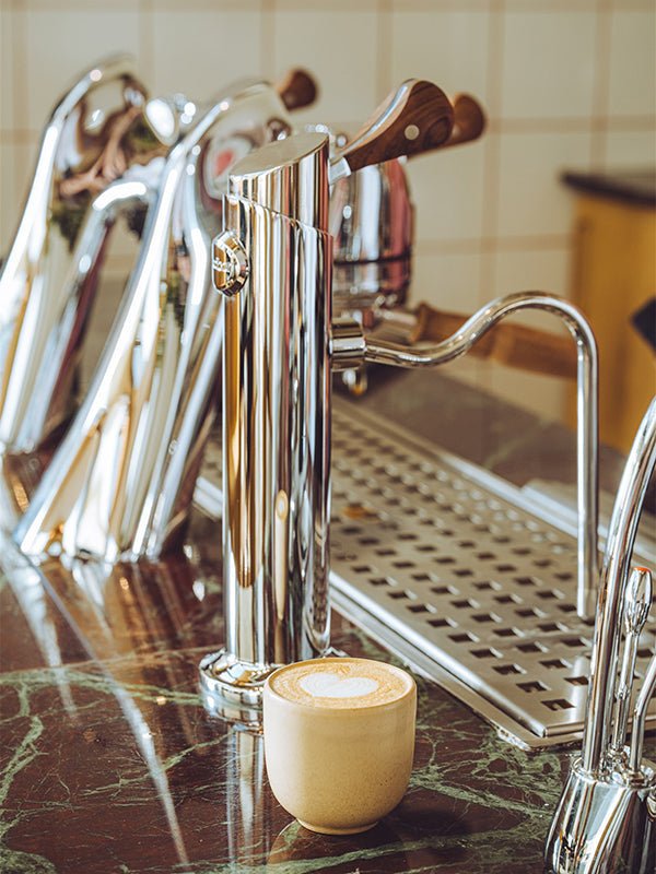 Flat White vs Cappuccino: What’s the Real Difference? - Ceramica De Meles