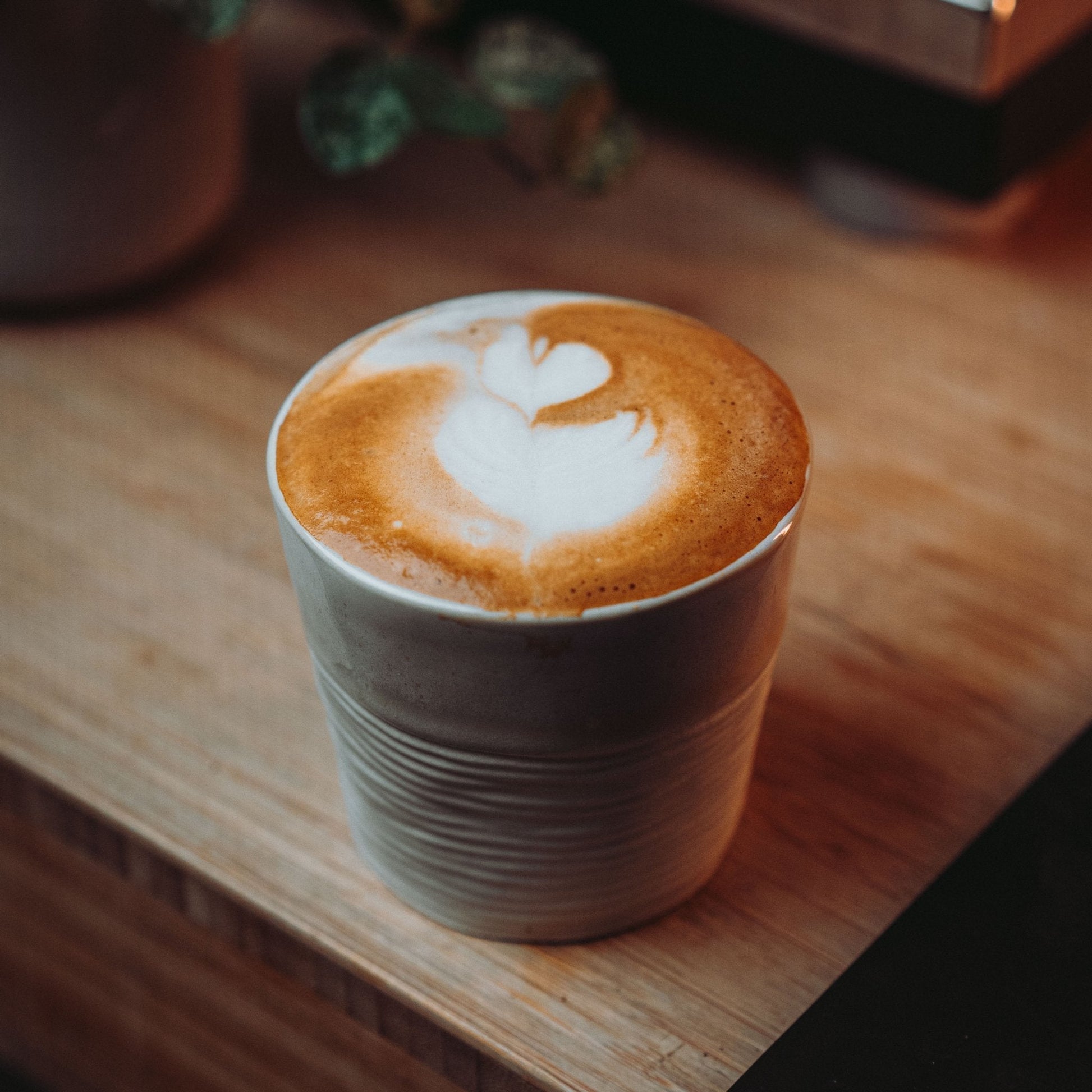 Flat White Wave Series Cup 5 oz - Ceramica De Meles