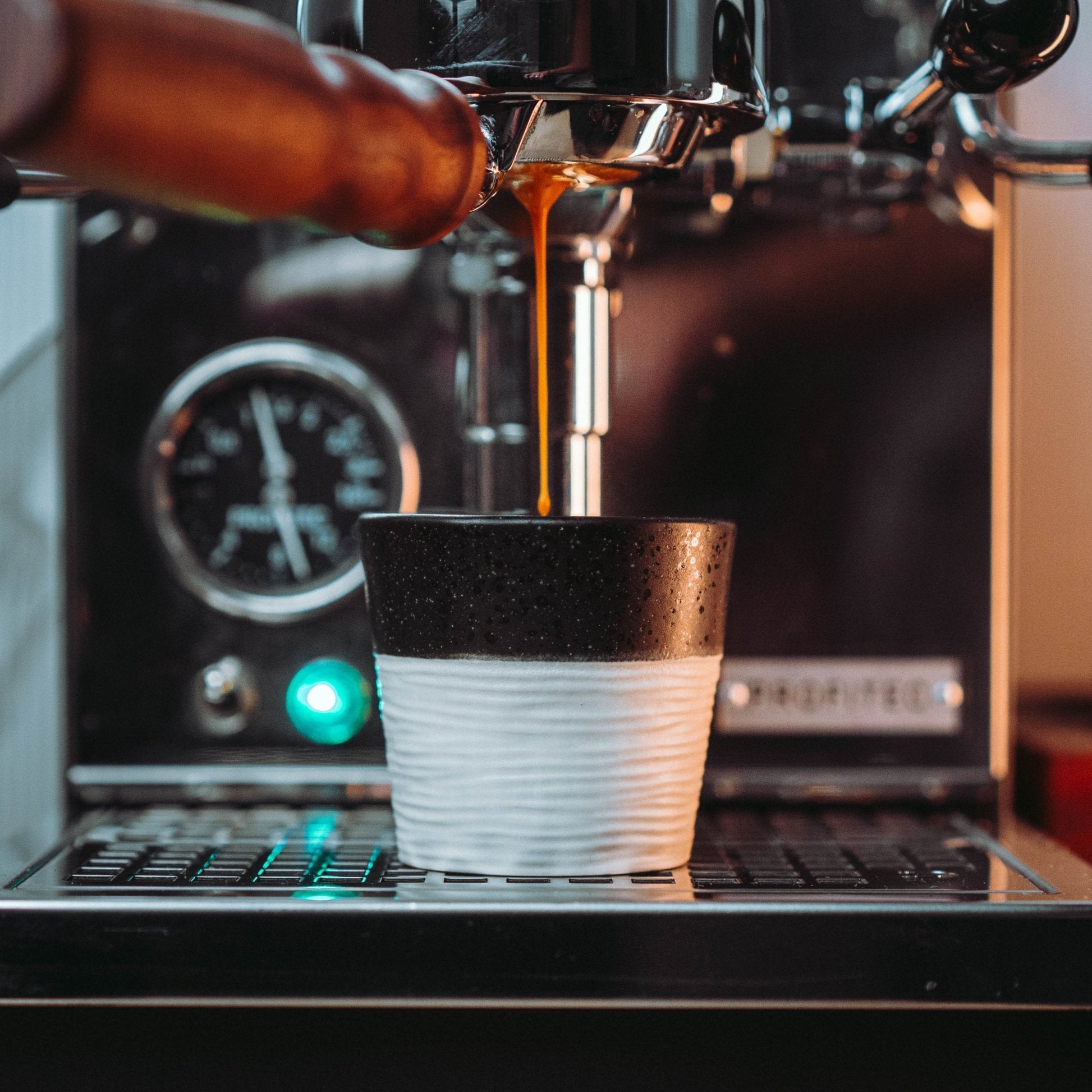 Flat White Wave Series Cup 5 oz - Ceramica De Meles