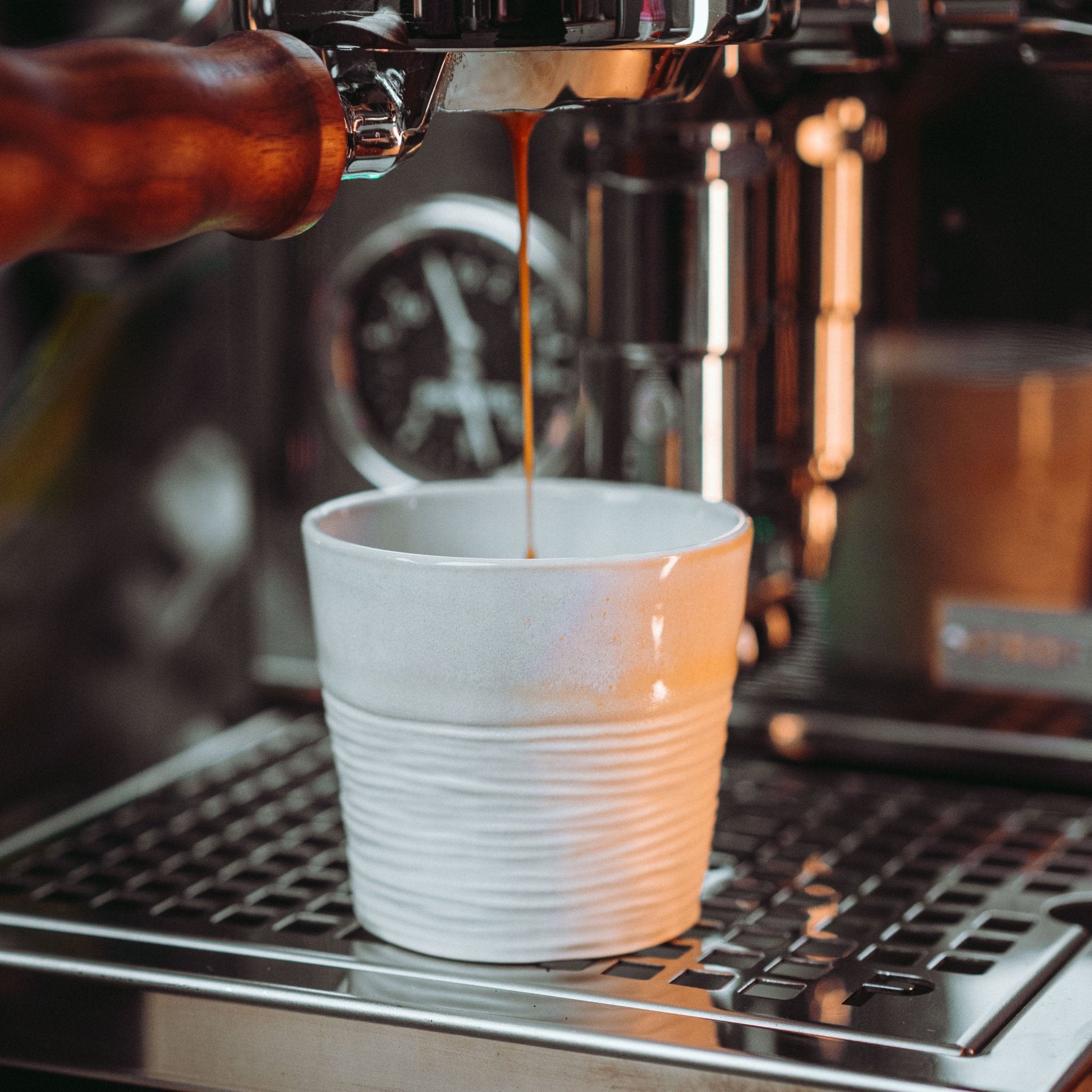 Flat White Wave Series Cup 5 oz - Ceramica De Meles