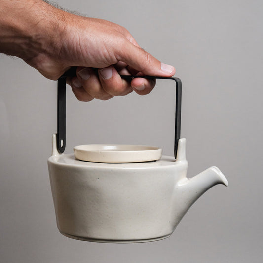 Minimalist Ceramic Teapot – 600 ml - Ceramica De Meles